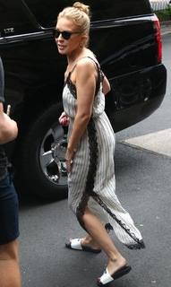 Kylie Minogue feet photo thumbnail