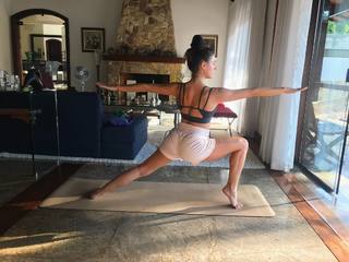 Isis Valverde feet photo thumbnail