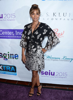 Halle Berry feet photo thumbnail