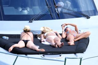 Elle Macpherson feet photo thumbnail