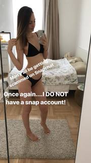 Emma Lovett feet photo thumbnail