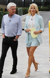Holly Willoughby feet photo thumbnail
