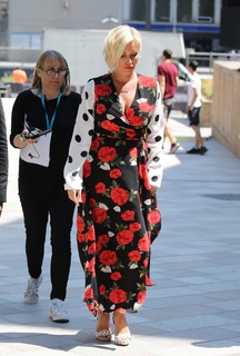 Denise Van Outen feet photo thumbnail