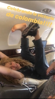 Shakira feet photo thumbnail
