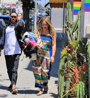 Hilary Duff feet photo thumbnail