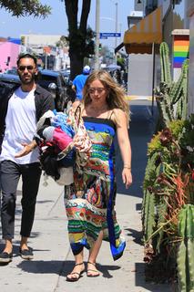 Hilary Duff feet photo thumbnail