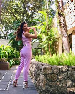 Juliana Paes feet photo thumbnail