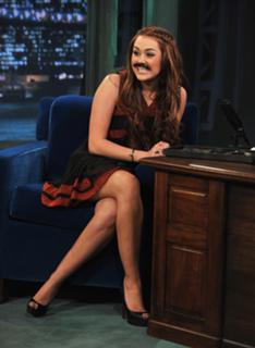 Miley Cyrus feet photo thumbnail