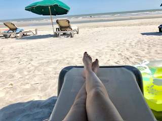 Lisa Robertson feet photo thumbnail