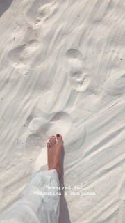 Vale Genta feet photo thumbnail