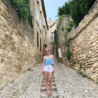 Tara Lipinski feet photo thumbnail