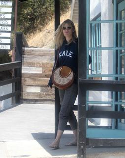January Jones feet photo thumbnail