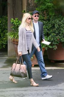 Claudia Schiffer feet photo thumbnail