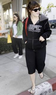Mandy Moore feet photo thumbnail