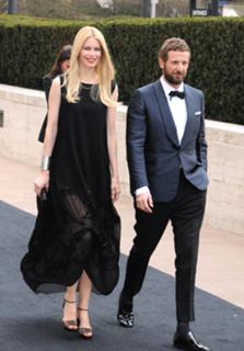 Claudia Schiffer feet photo thumbnail