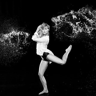 Julianne Hough feet photo thumbnail