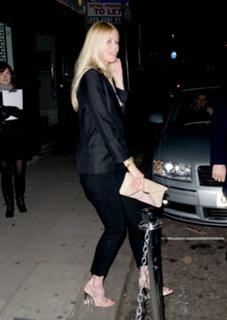 Claudia Schiffer feet photo thumbnail