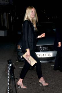 Claudia Schiffer feet photo thumbnail