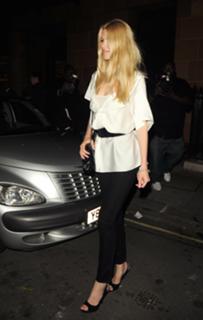 Claudia Schiffer feet photo thumbnail