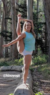 Kino MacGregor feet photo thumbnail