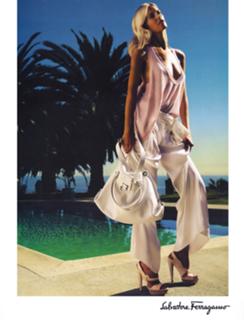 Claudia Schiffer feet photo thumbnail