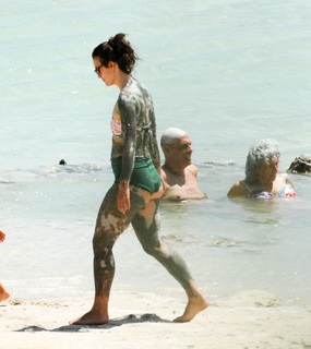 Keira Knightley feet photo thumbnail