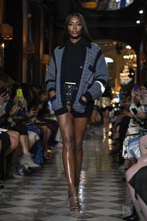 Naomi Campbell feet photo thumbnail