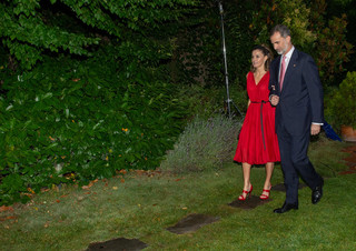 Queen Letizia of Spain feet photo thumbnail
