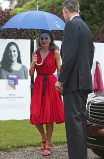 Queen Letizia of Spain feet photo thumbnail