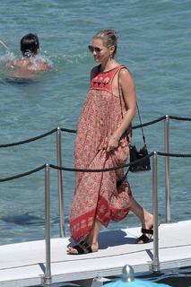 Kate Moss feet photo thumbnail
