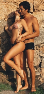 Isis Valverde feet photo thumbnail