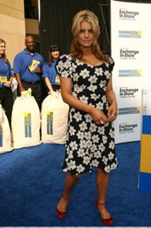 Jessica Simpson feet photo thumbnail