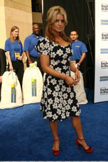 Jessica Simpson feet photo thumbnail