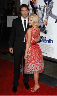 Jessica Simpson feet photo thumbnail