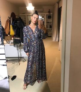 Isis Valverde feet photo thumbnail