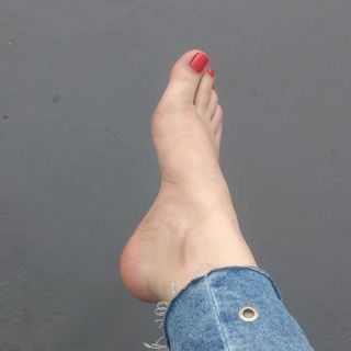 Isa Pes feet photo thumbnail