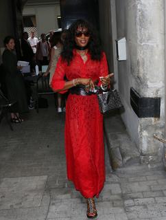 Naomi Campbell feet photo thumbnail