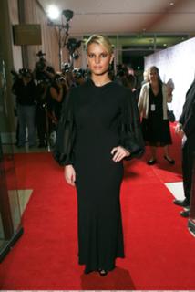 Jessica Simpson feet photo thumbnail