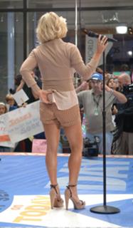 Jessica Simpson feet photo thumbnail