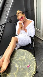 Karlie Kloss feet photo thumbnail