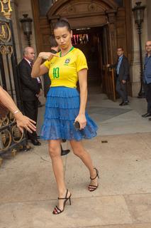 Adriana Lima feet photo thumbnail