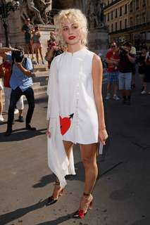 Pixie Lott feet photo thumbnail