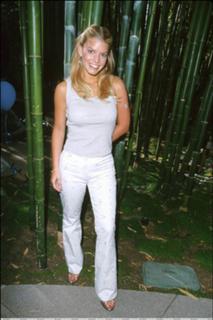 Jessica Simpson feet photo thumbnail