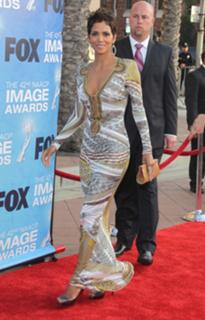 Halle Berry feet photo thumbnail