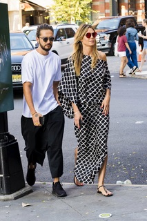 Heidi Klum feet photo thumbnail