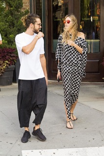 Heidi Klum feet photo thumbnail