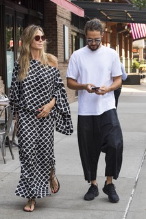 Heidi Klum feet photo thumbnail