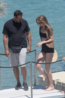 Gigi Hadid feet photo thumbnail
