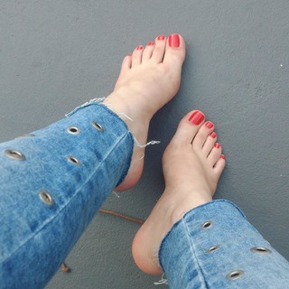 Isa Pes feet photo thumbnail