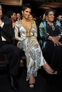 Halle Berry feet photo thumbnail